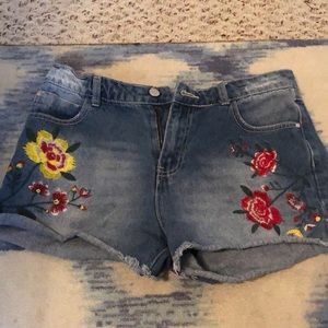 Blu Pepper size medium denim shorts